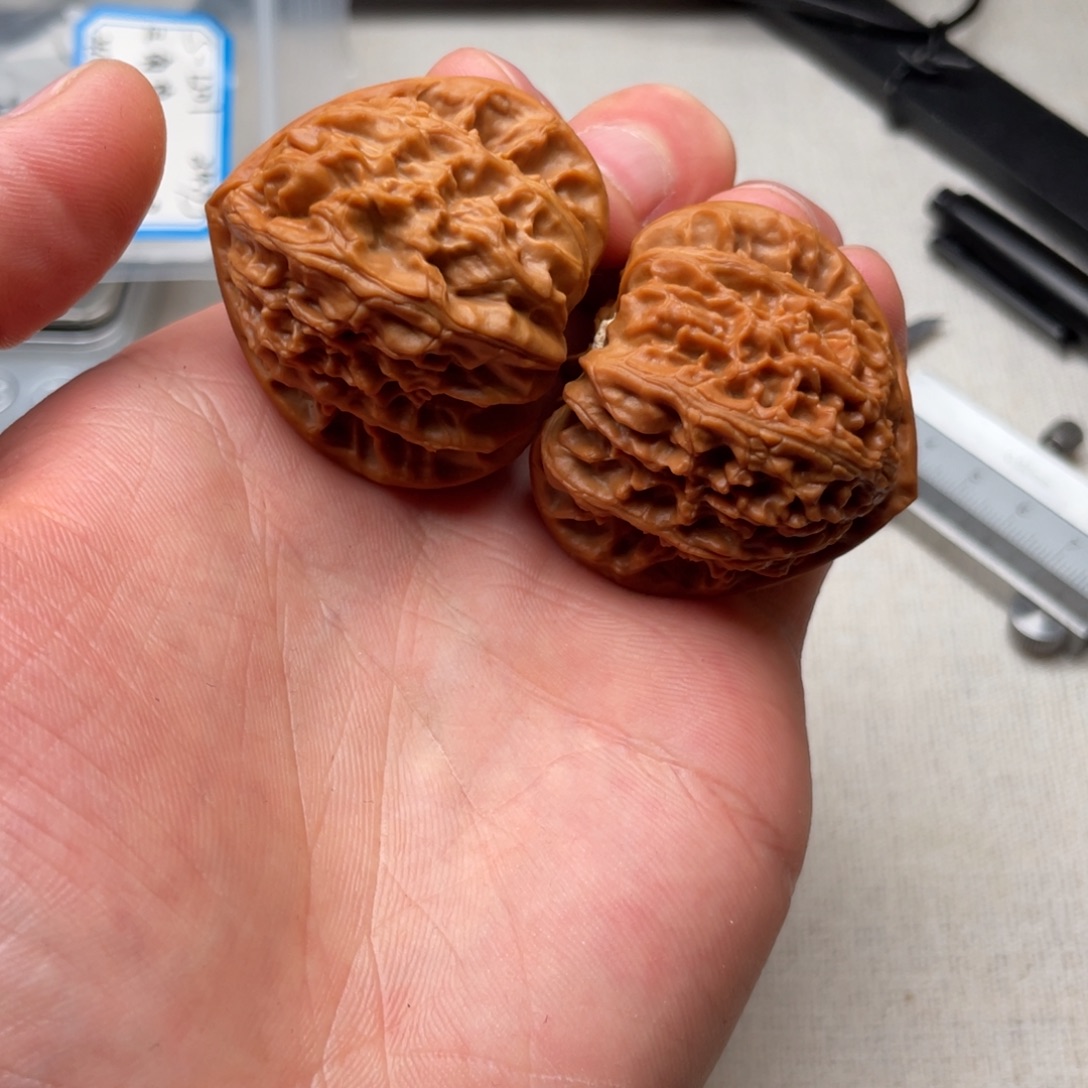 文玩核桃吊坠修过形三角白