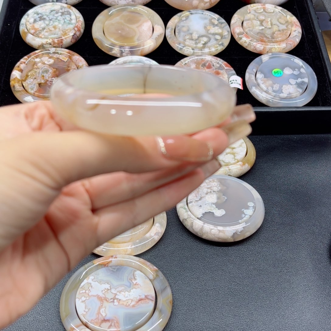 玛瑙/玉髓手镯未镶嵌61