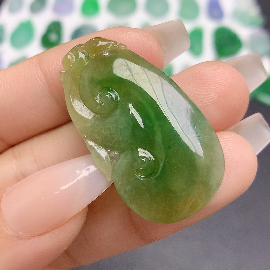 翡翠颈饰未镶嵌如意