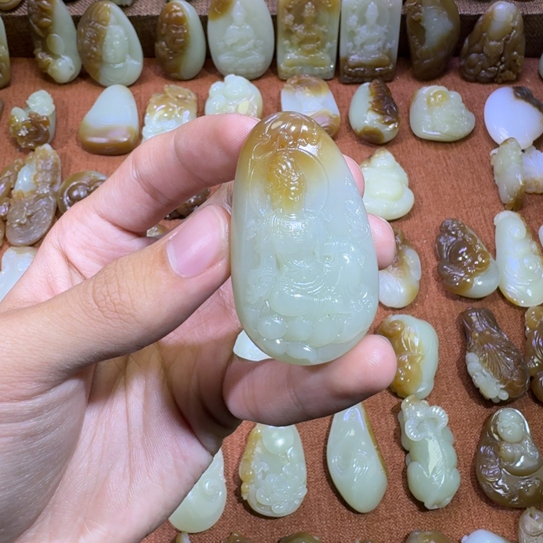 和田玉未镶嵌颈饰