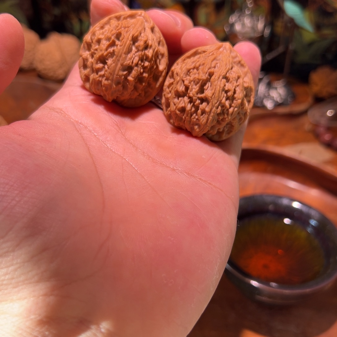 文玩核桃把件36精修虎头王一对