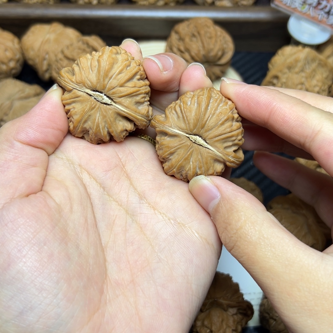 小***志吊坠文玩核桃闷白38