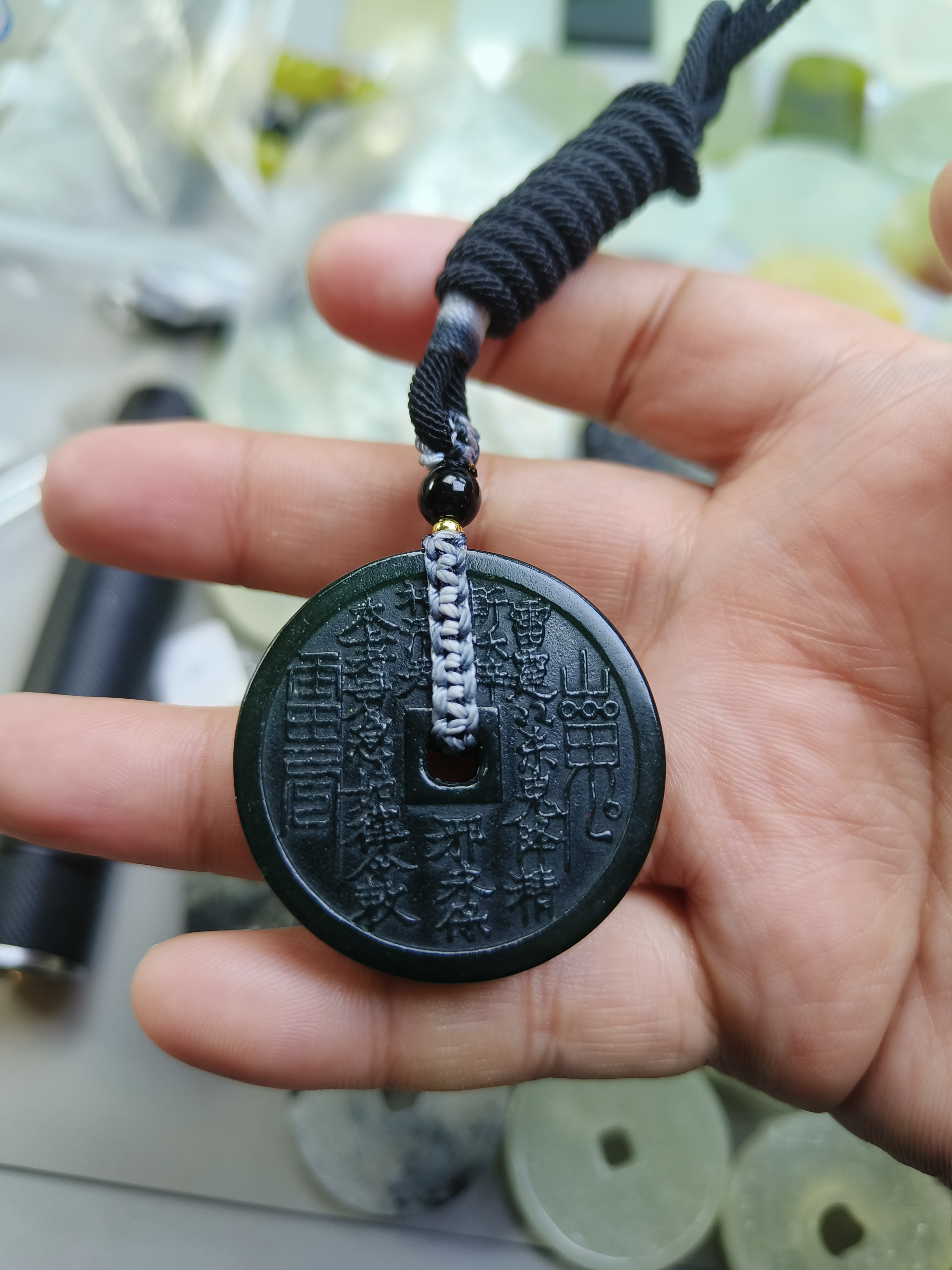 精品岫玉颈饰吊坠