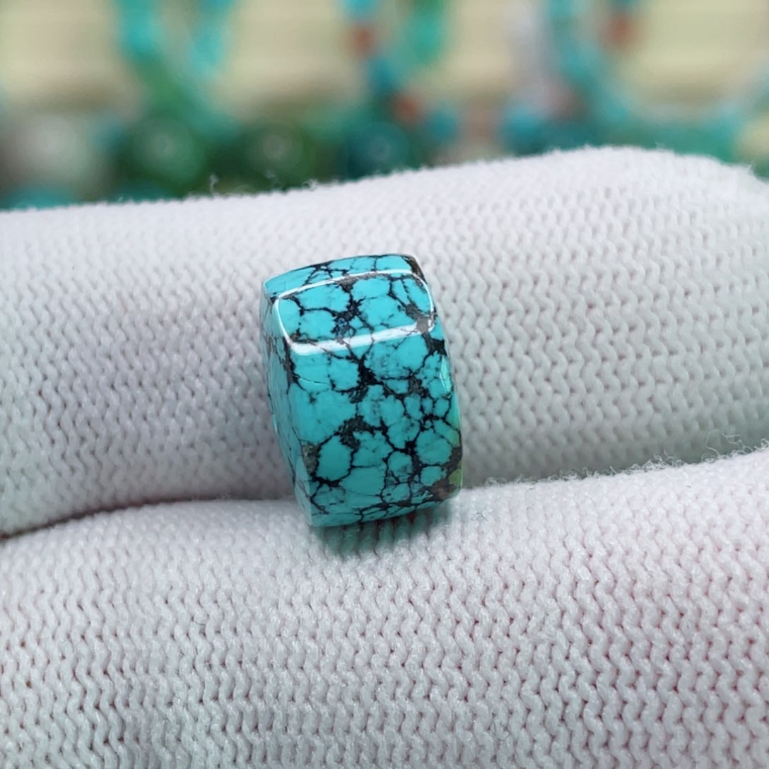 绿松石未镶嵌颈饰