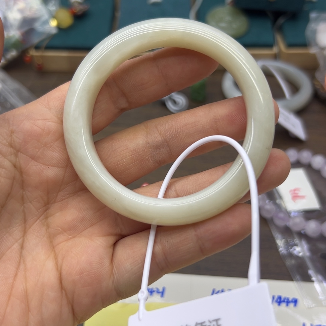 和田玉未镶嵌手镯55圈围1361微瑕