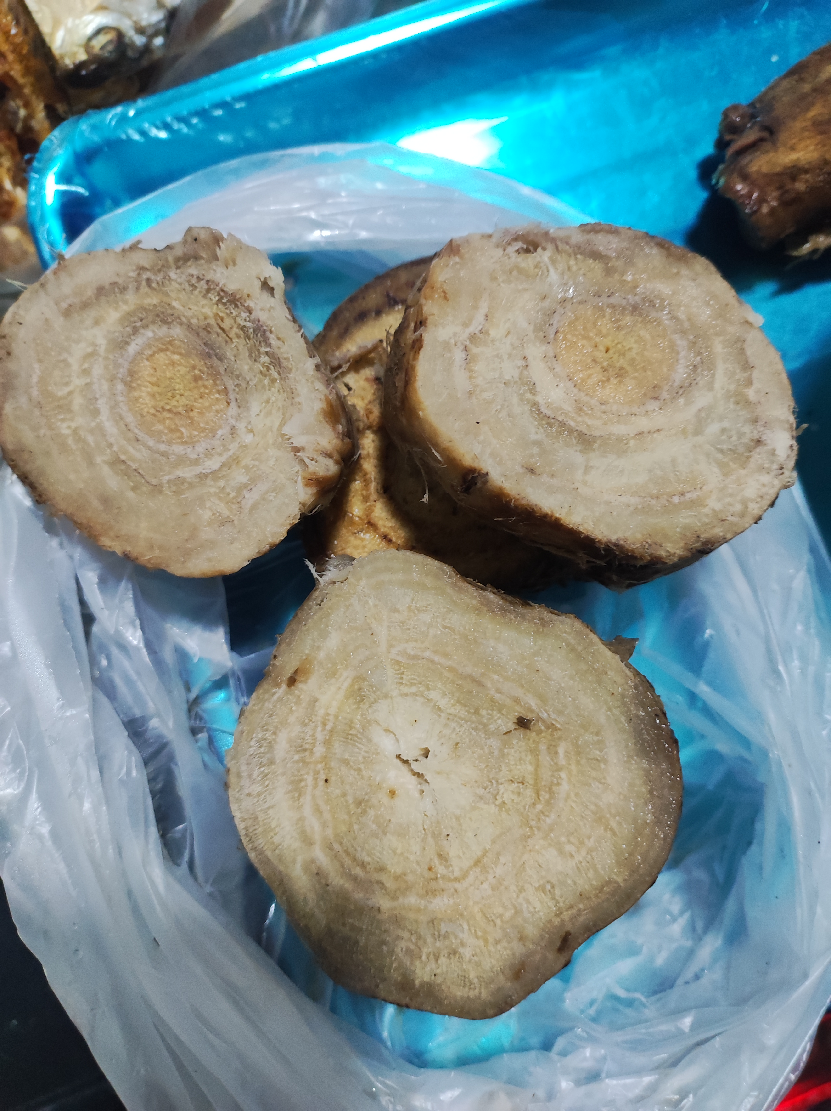 深山葛根（熟），粉葛根（蒸熟）