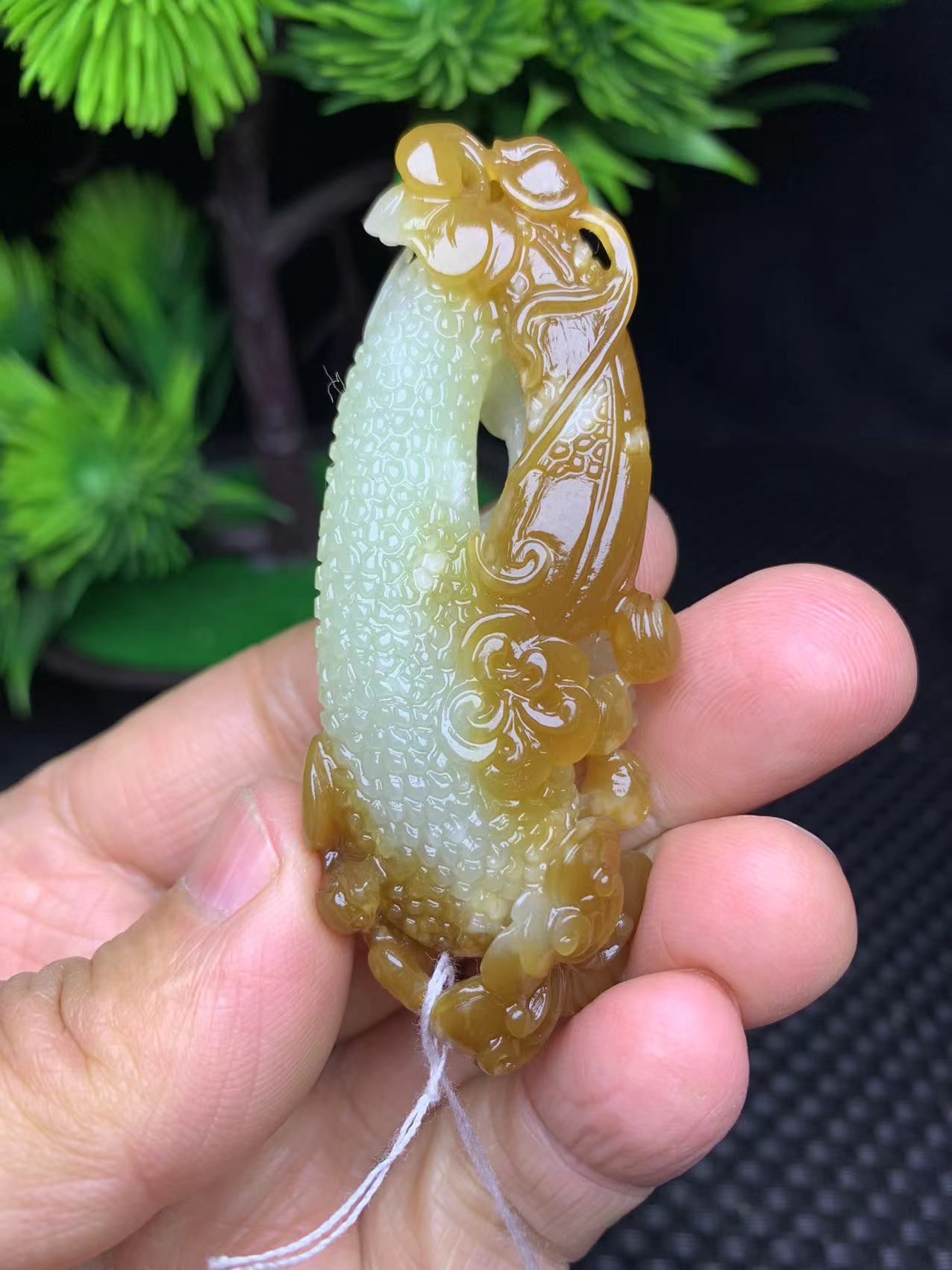 新疆和田玉且末糖白料飞黄腾达吊坠精雕俏色时尚手工女款女士黄色