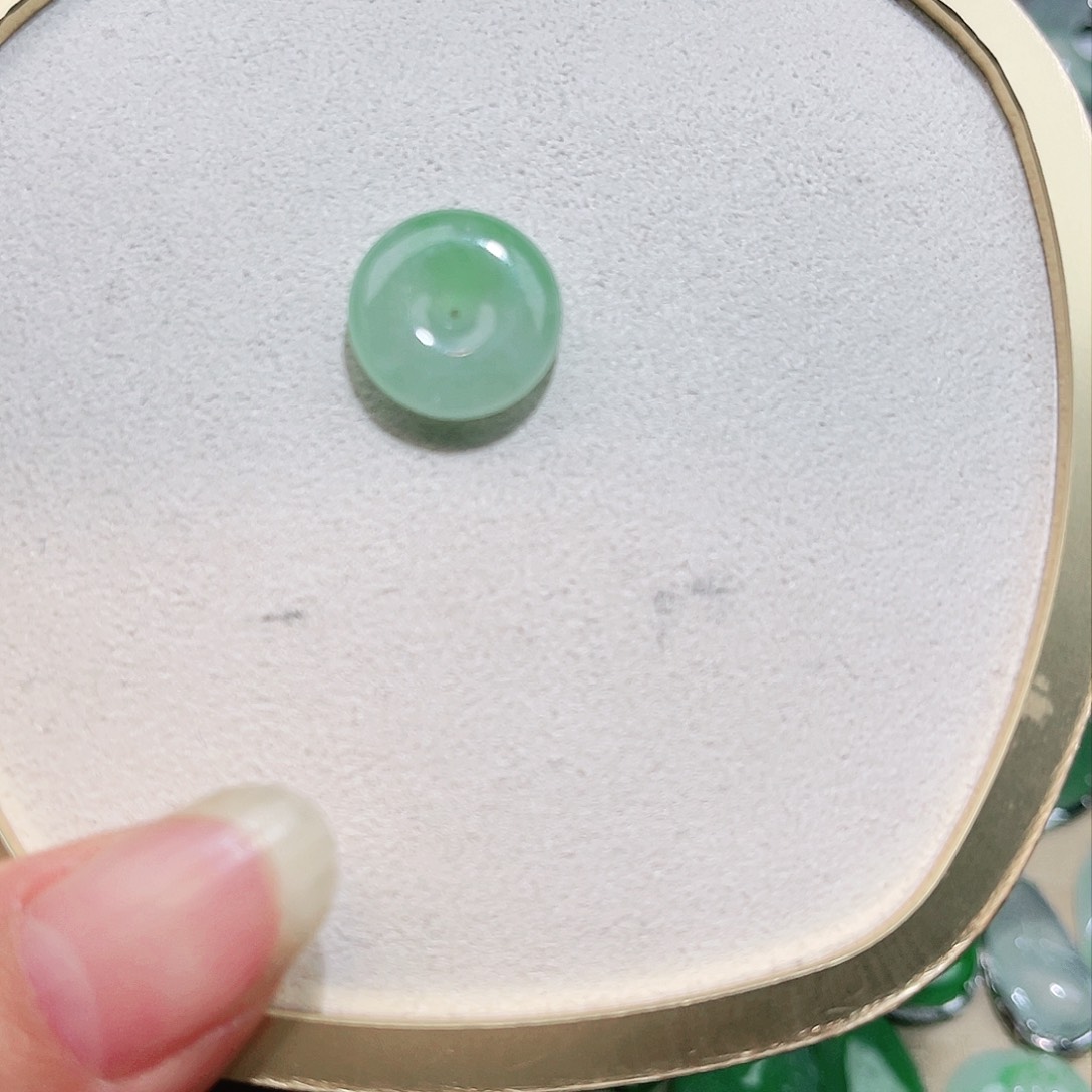 翡翠颈饰未镶嵌裸石