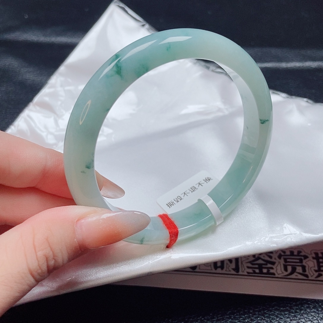 未镶嵌手镯翡翠正装飘花
