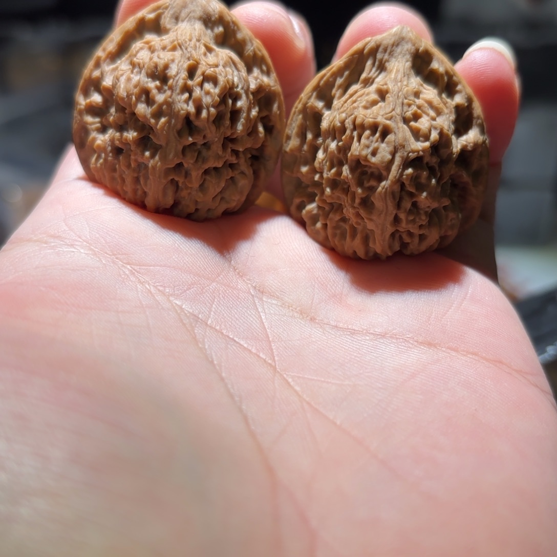 鲸****梨南疆石。34 33高35。         全品