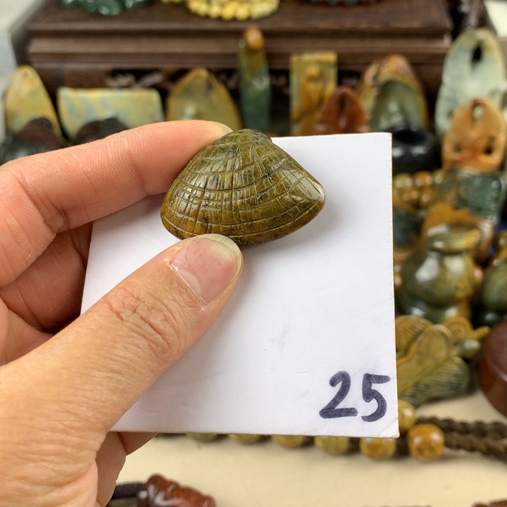 岫岩河磨玉（透闪石质玉）挂件未镶嵌