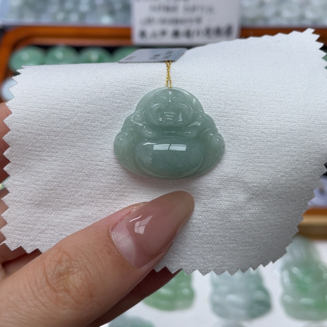 翡翠未镶嵌颈饰佛公