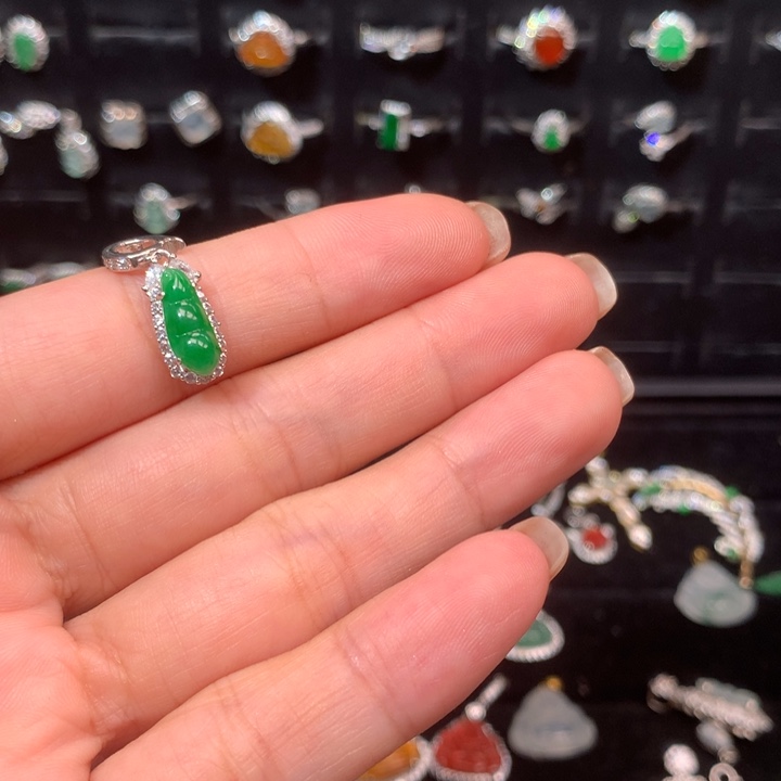 H****翡翠银S925镶嵌耳饰提溜