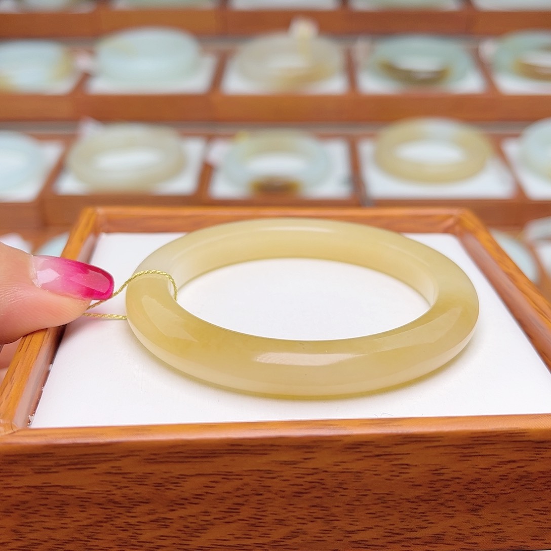 和田玉手镯未镶嵌51.6