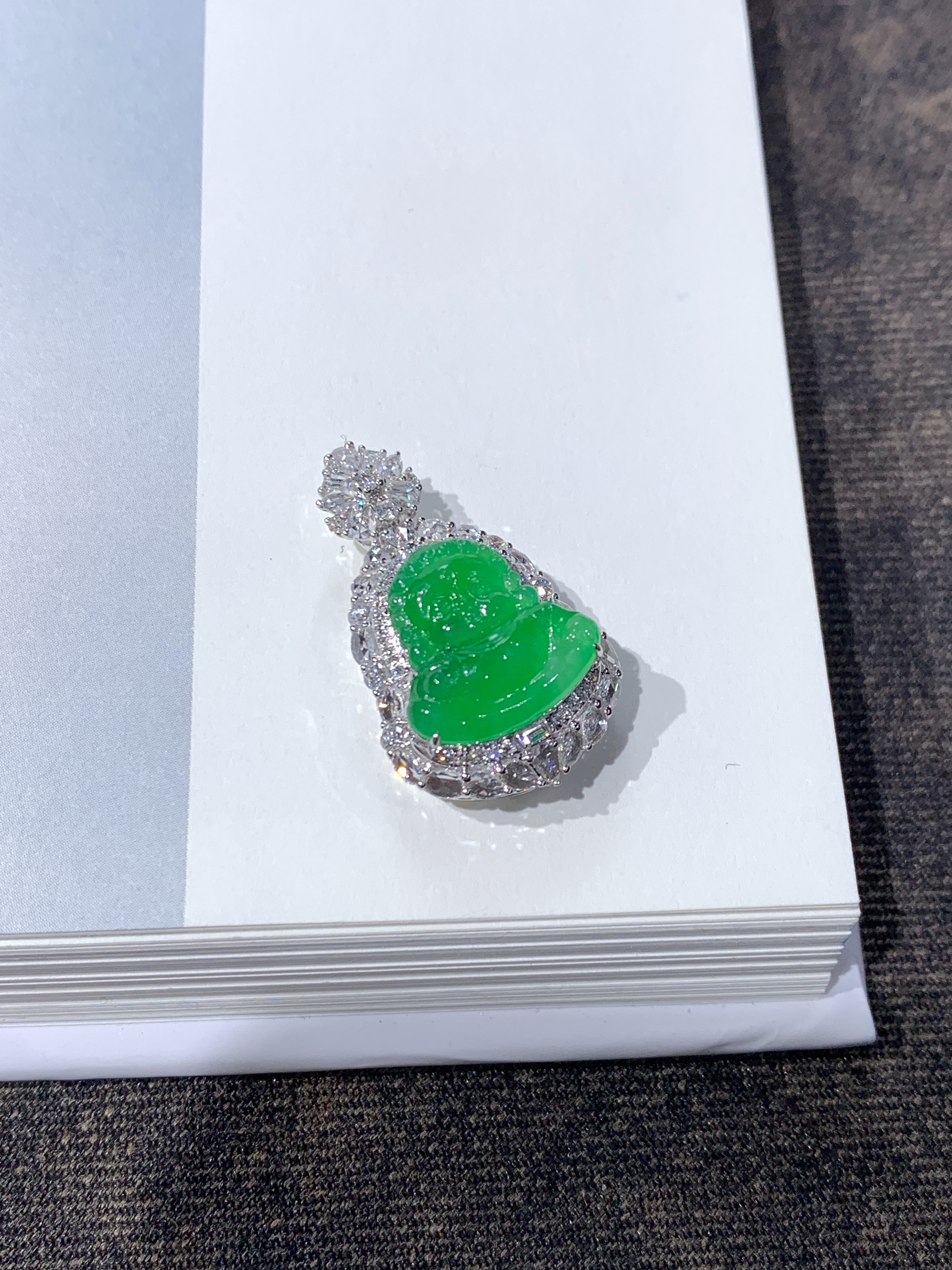 阳绿宝宝佛，18k金镶嵌
