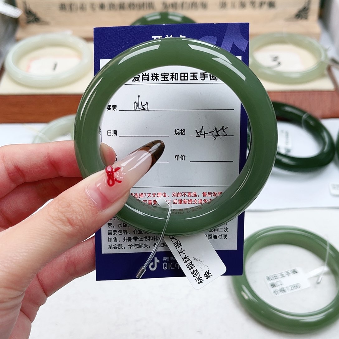和田玉手镯未镶嵌梁