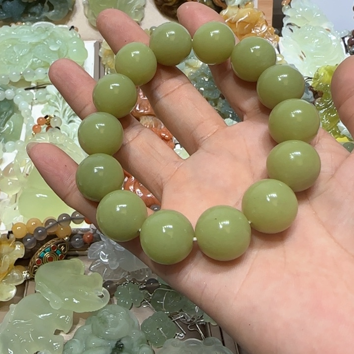 蛇纹石玉吊坠未镶嵌