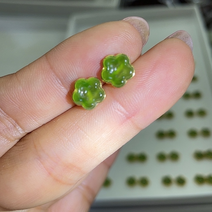 和田玉（碧玉）银S925镶嵌耳饰颜色多样性发