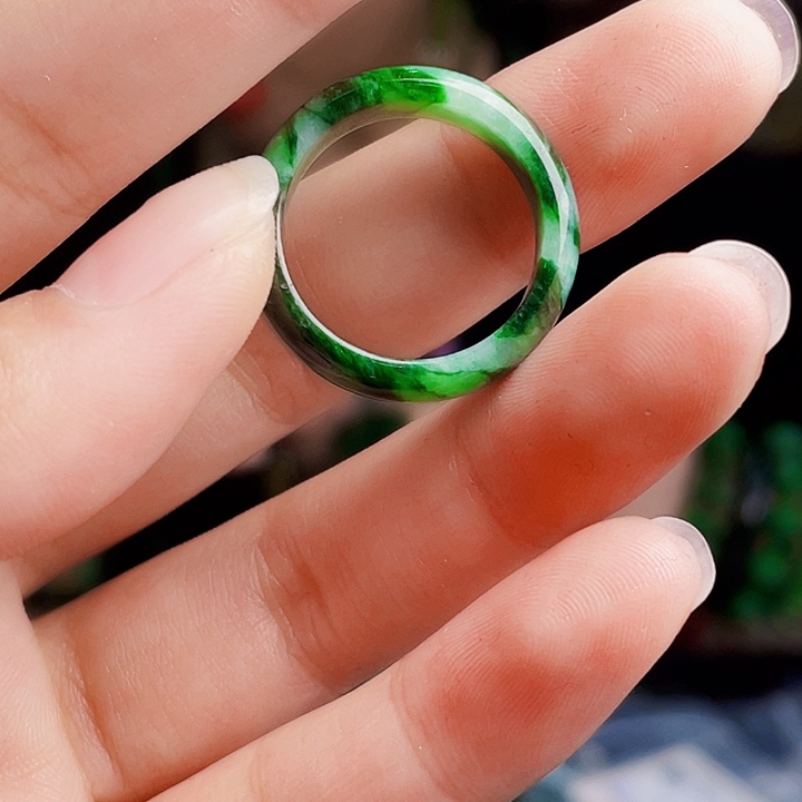 翡翠未镶嵌颈饰多样性