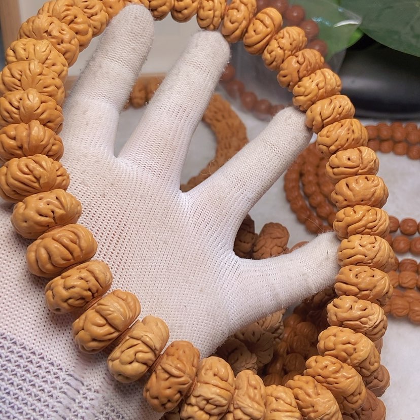 【闪购商品】桃核手串潇*歌龙纹纹牛皮