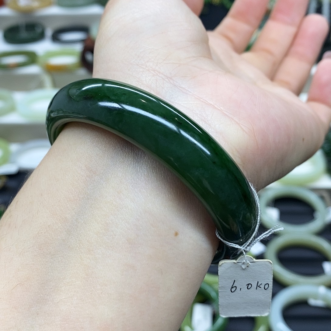 和田玉（碧玉）未镶嵌手镯精品微瑕