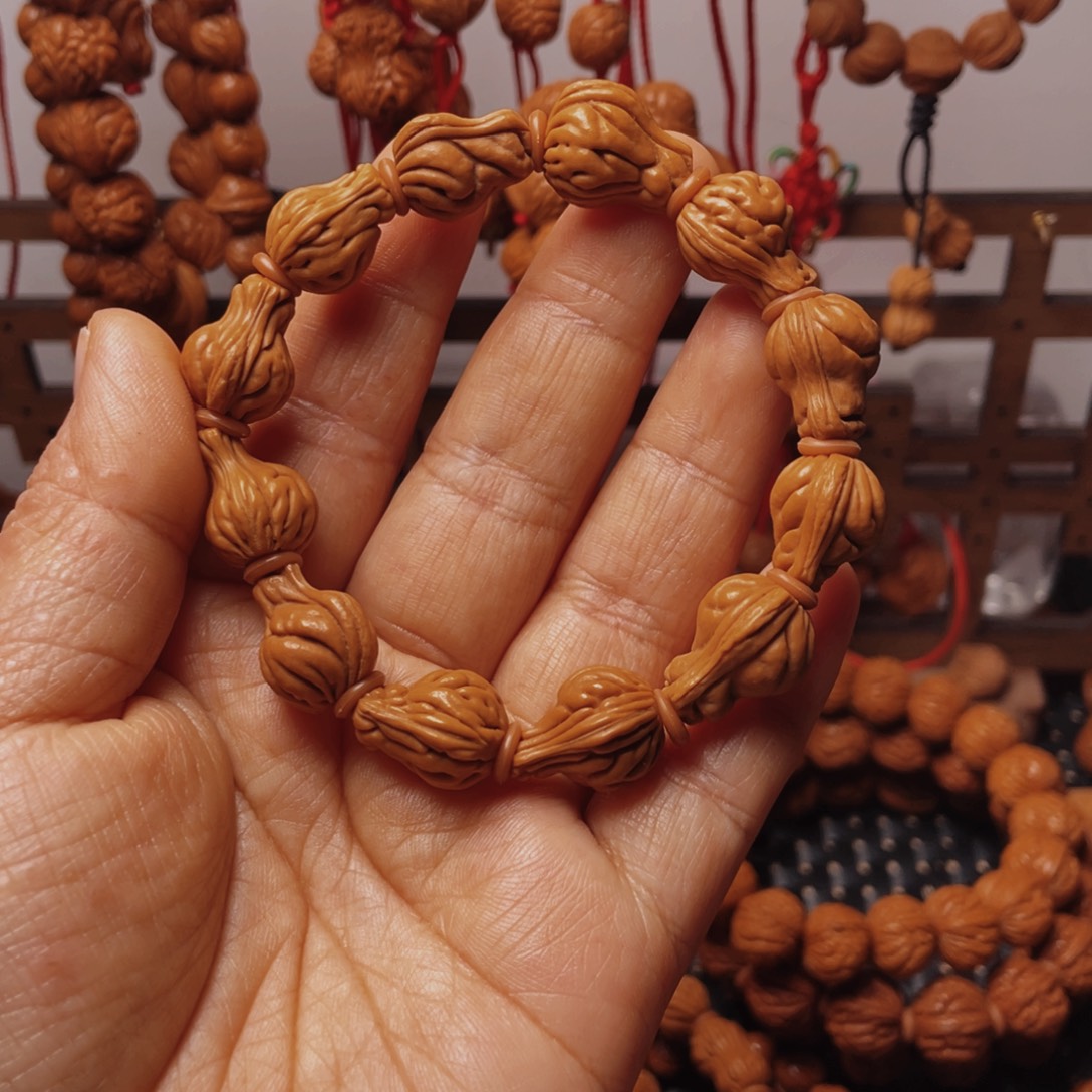 木质类龙纹桃枭手串