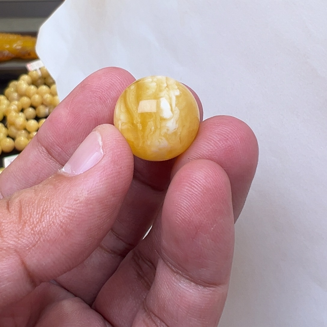 ****涩蜜蜡未镶嵌裸石18加3.3克