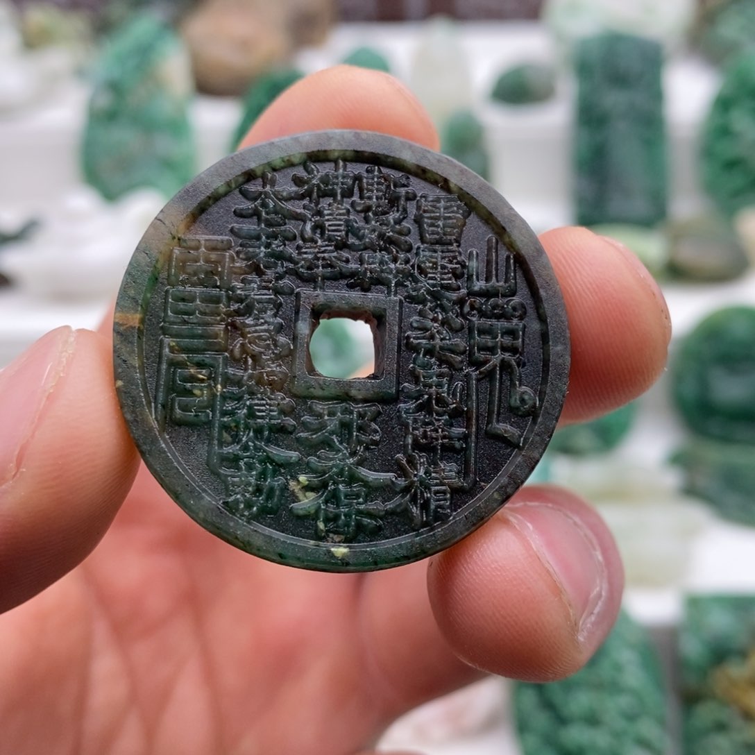 独山玉颈饰未镶嵌