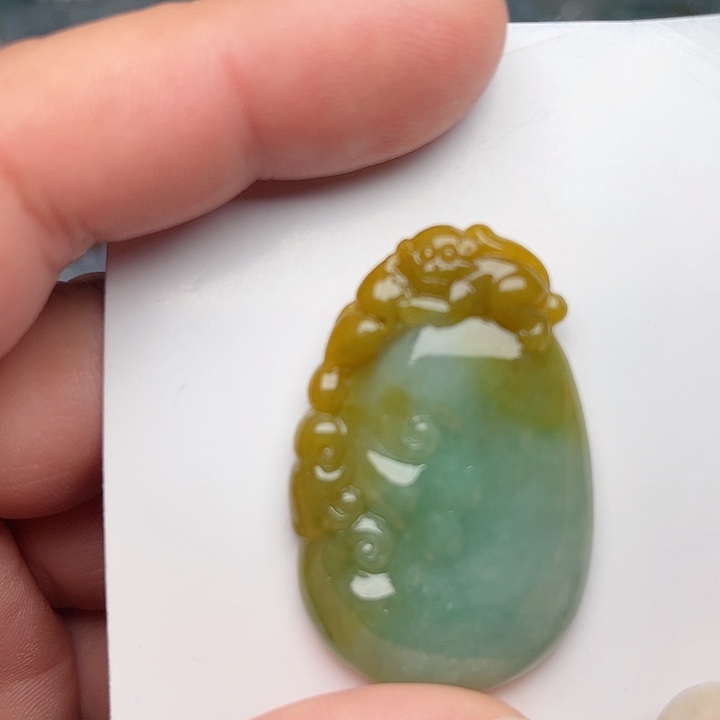 翡翠颈饰未镶嵌如意