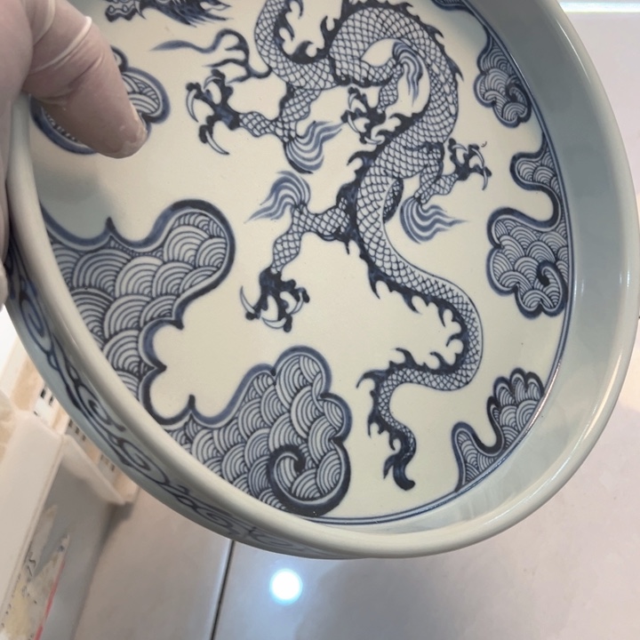 瓷片白青花穿花龙大茶盘