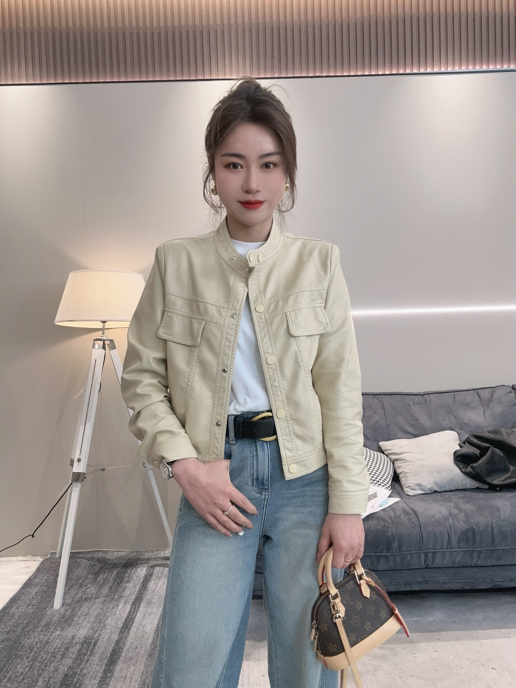 【黄小芳】圆领网红款皮衣