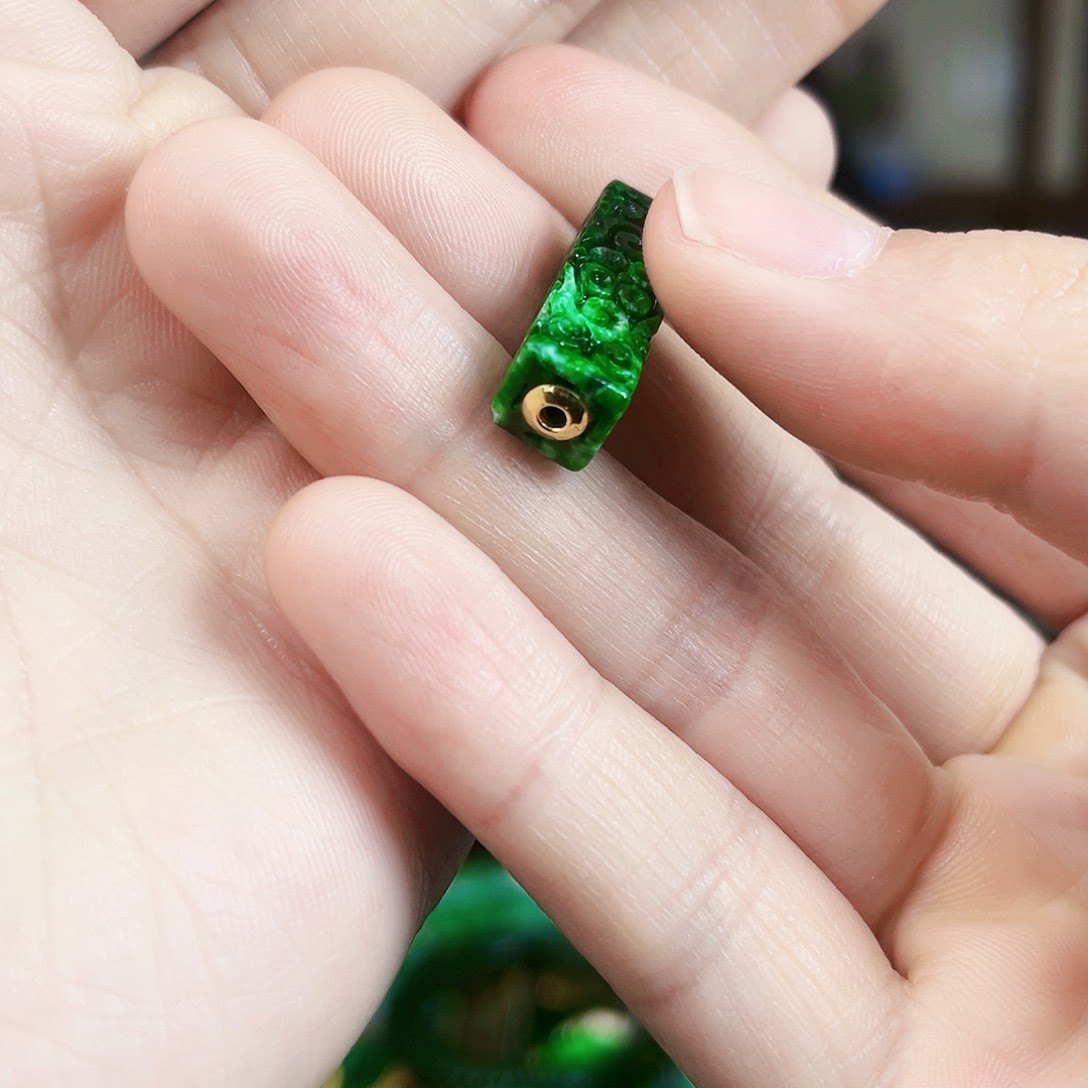 翡翠颈饰18K金镶嵌吊坠