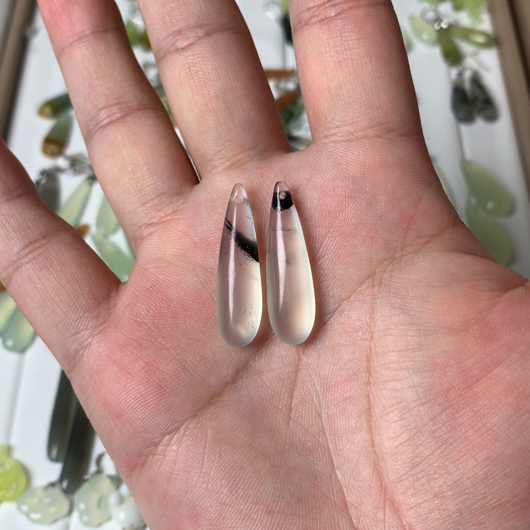 蛇纹石玉耳环未镶嵌