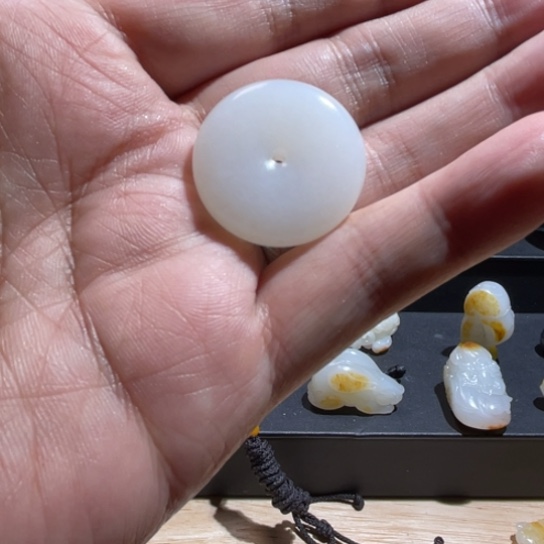 和田玉颈饰未镶嵌