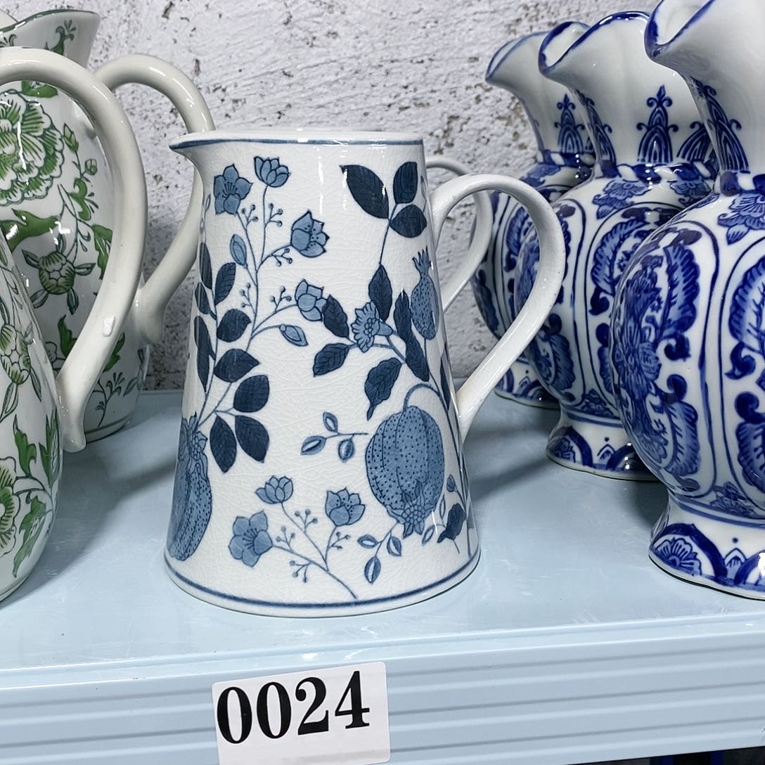 【闪购商品】摆件冰裂纹奶壶瓷器………………………………