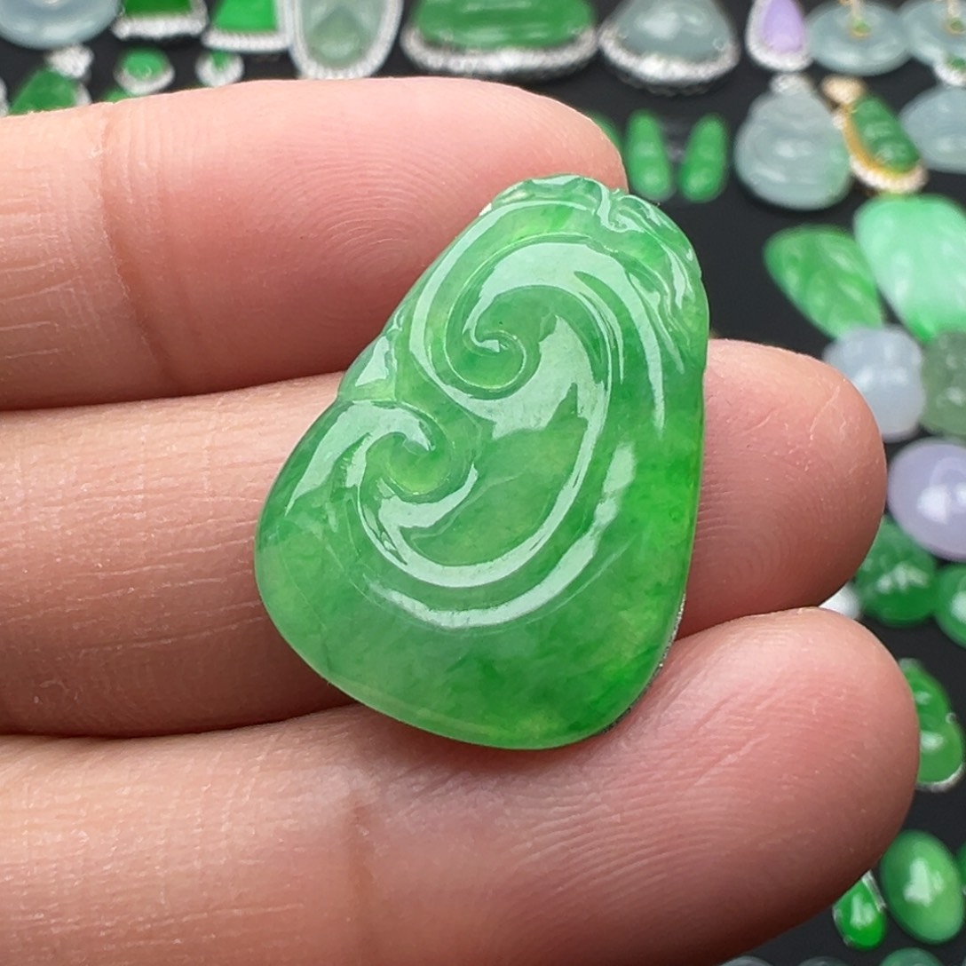 翡翠颈饰未镶嵌如意23