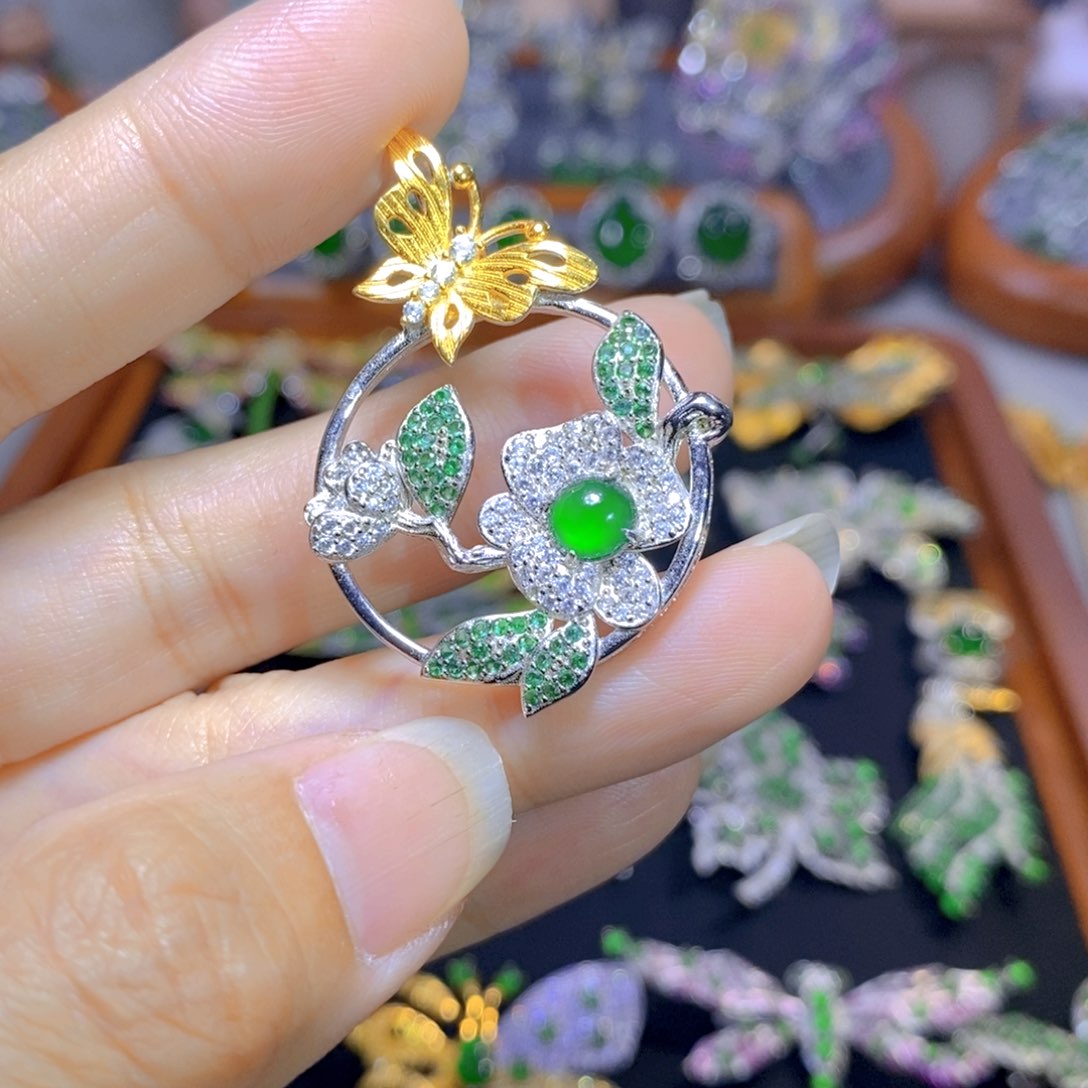 翡翠颈饰银S925镶嵌天然翡翠