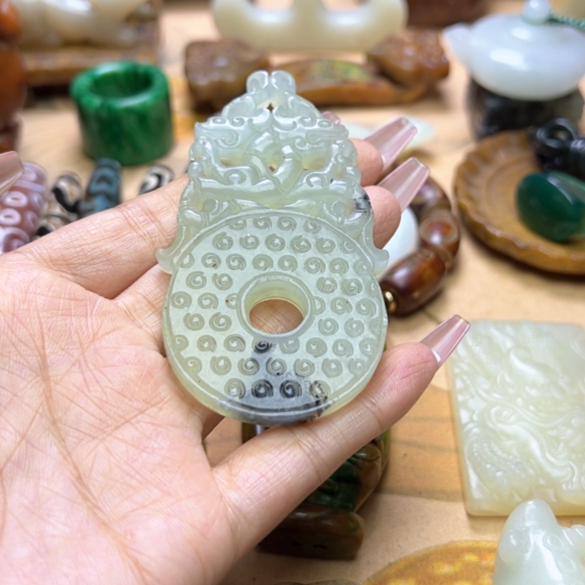 【闪购商品】蛇纹石玉颈饰未镶嵌