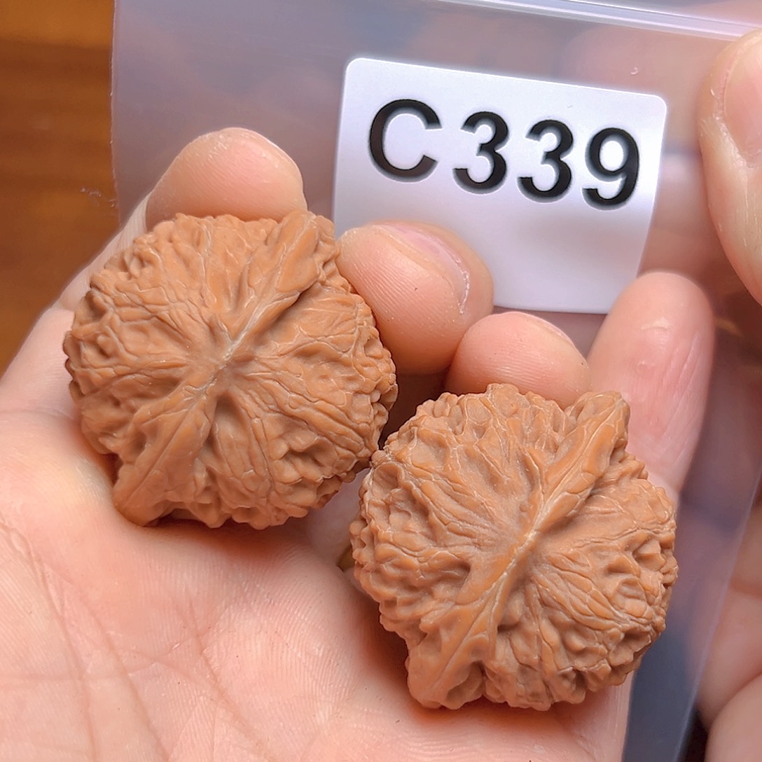 文玩核桃吊坠40宫灯