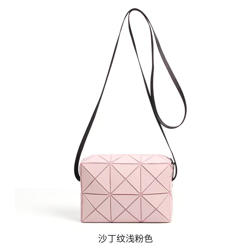 【港澳免税店】新款潮流沙丁纹简约菱格丘比特时尚单肩小方包 412