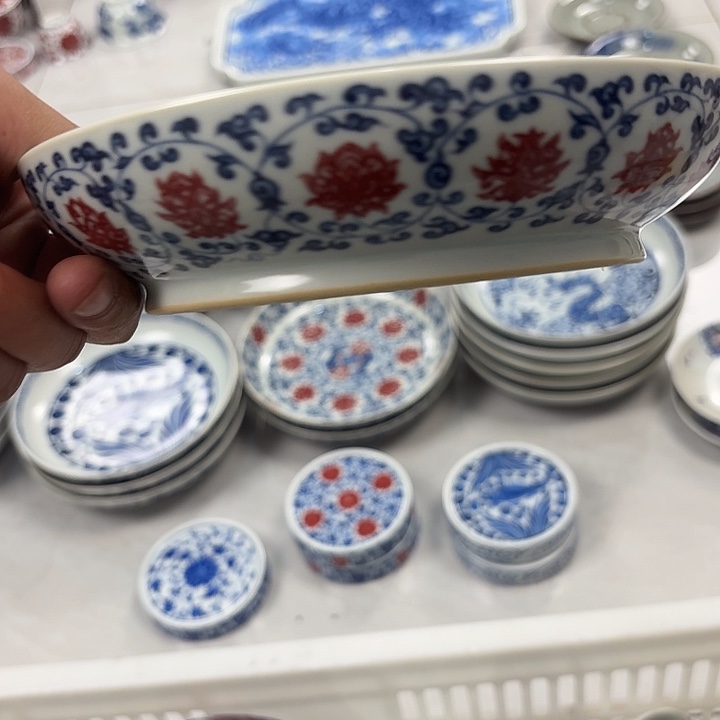 瓷片釉里红缠枝莲大胡乘景德镇