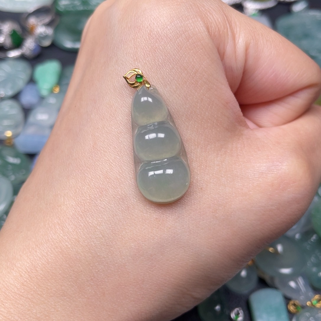 翡翠颈饰18K金镶嵌翡翠