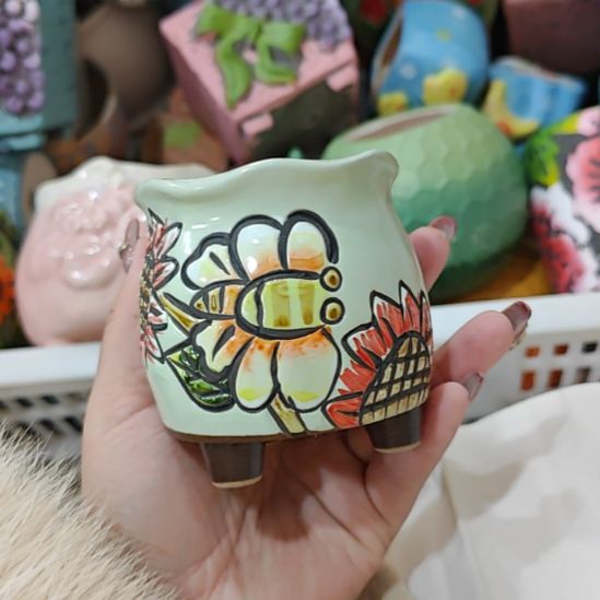 当场凑满15发货，不凑不发，花盆盆口不方不圆有针孔黑点矿点是正常