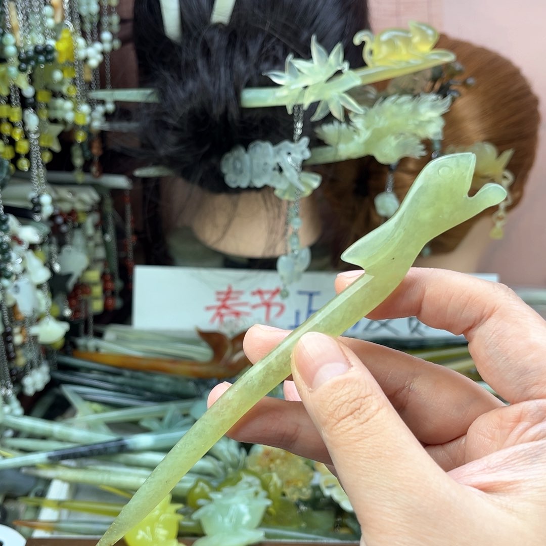 蛇纹石玉发饰未镶嵌总长17厘米左右