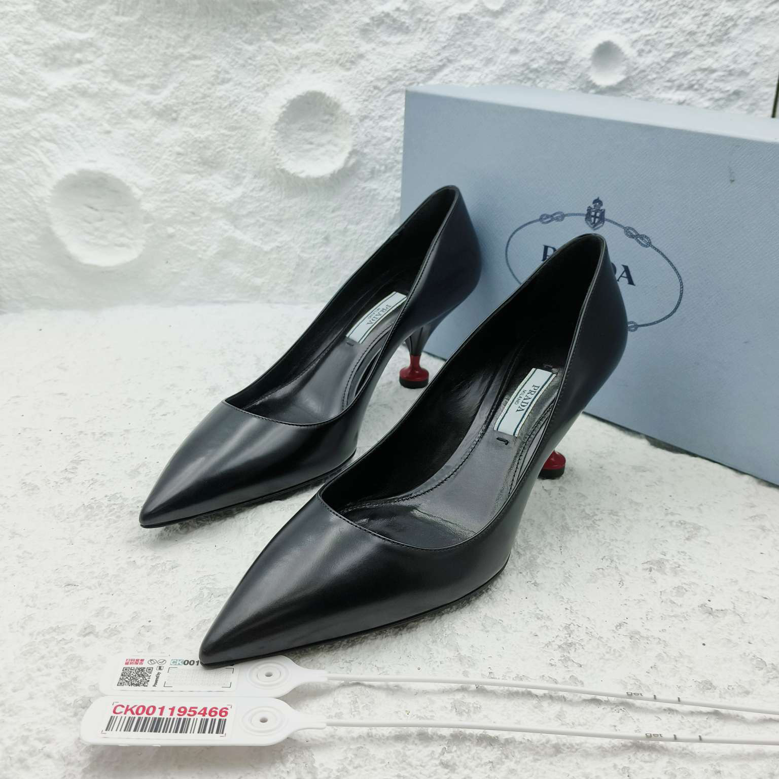 全新未使用 Prada/普拉达 /38码/黑色高跟鞋/D7473