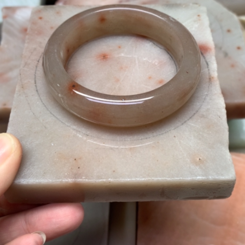 【闪购商品】未镶嵌手镯（圆镯）石英岩玉小红豆