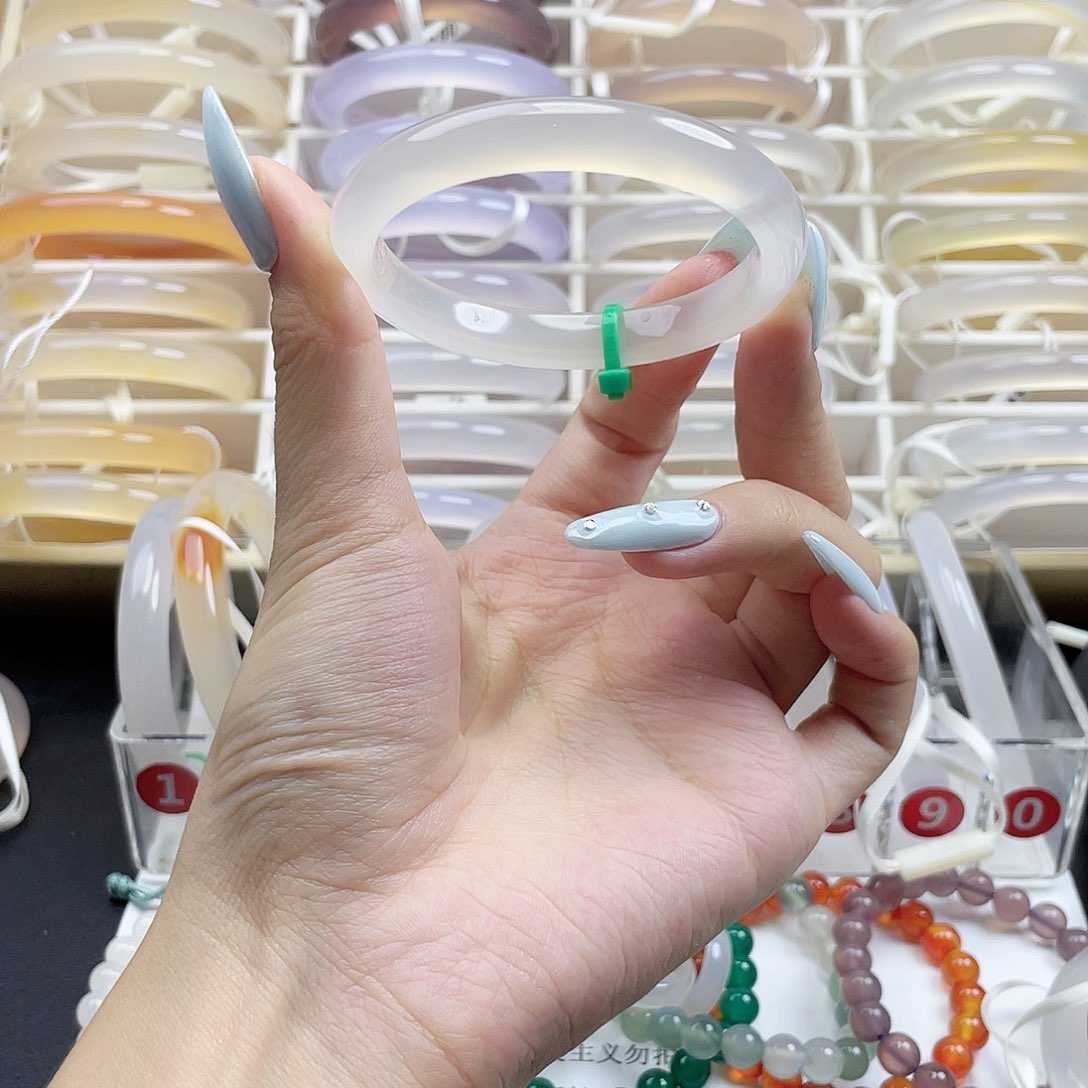 玛瑙/玉髓手镯未镶嵌30