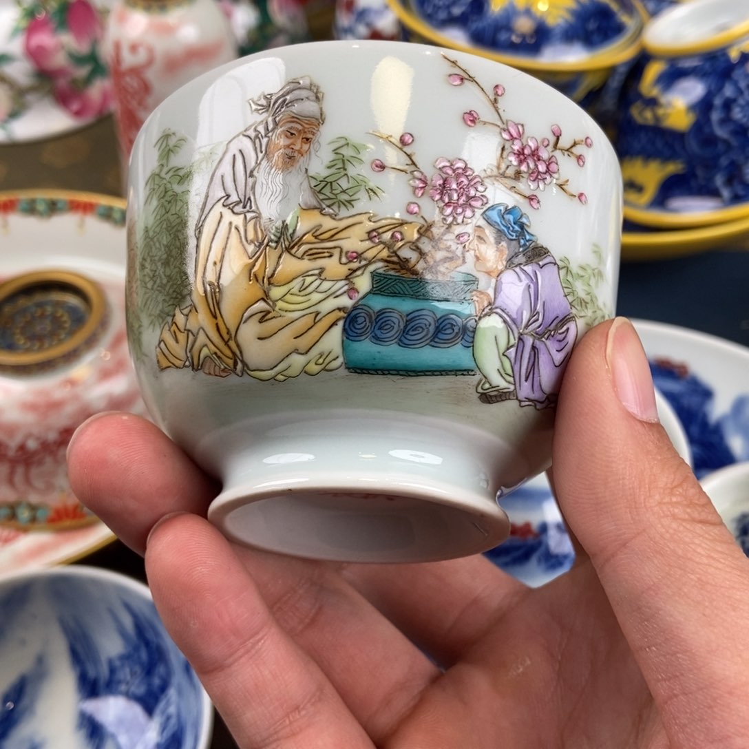 陶瓷艺术家的作品是一