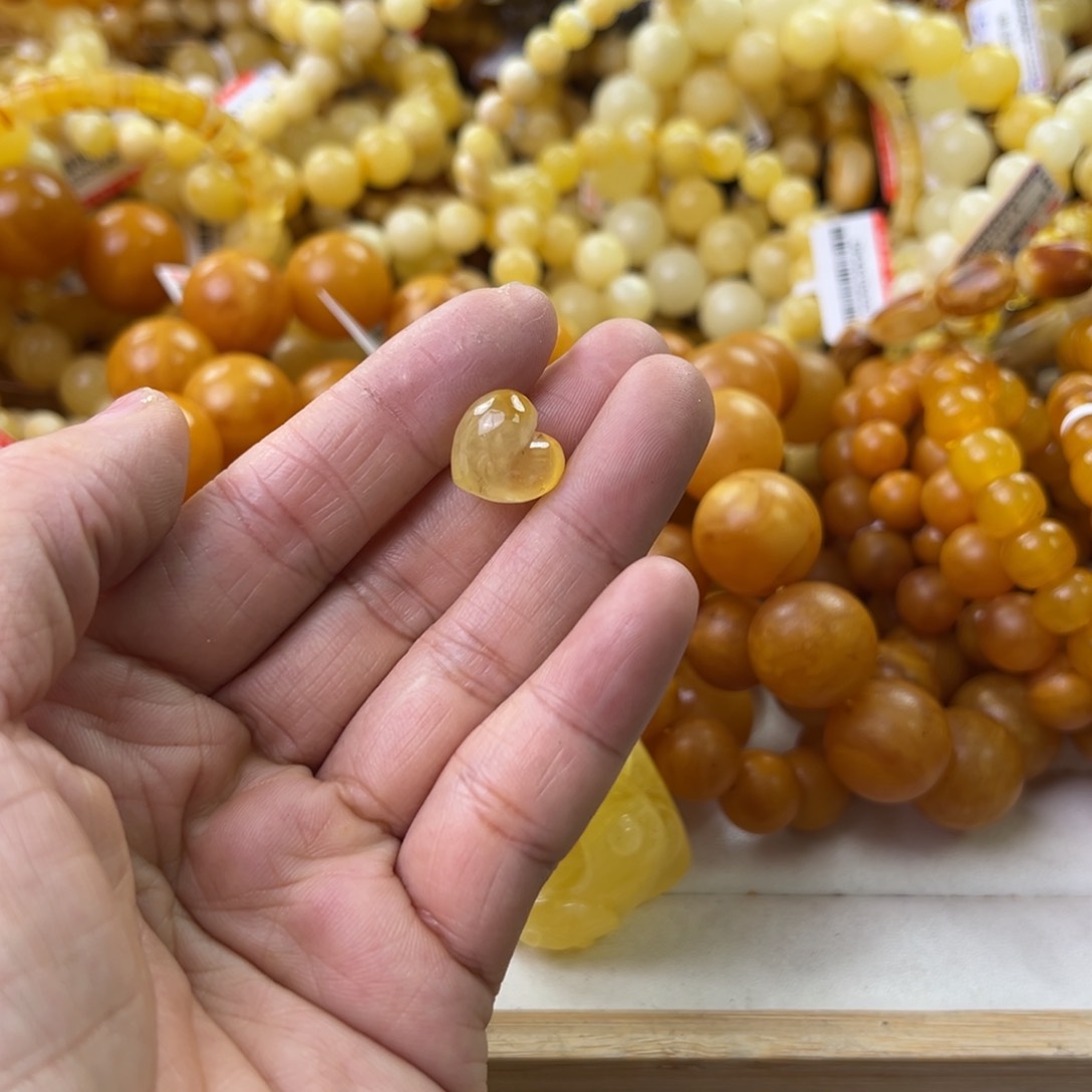 琥珀珠宝奇石未镶嵌