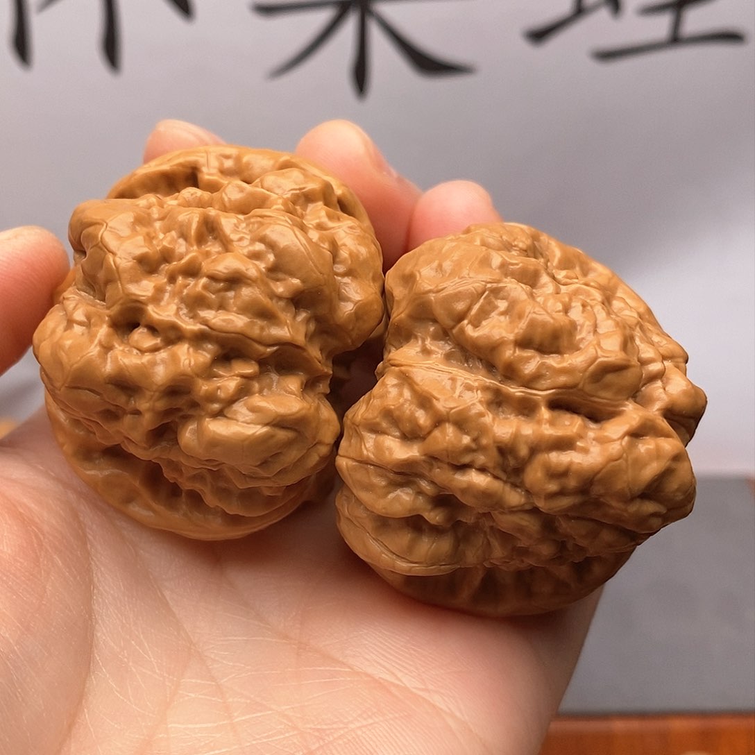 文玩核桃把件得****店边44左右